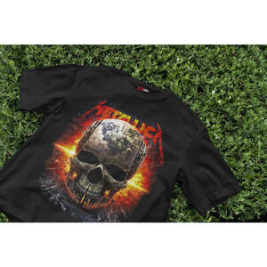 Band rock T-shirt | Metallica Fiery Skull Graphic T-Shirt | Heavy Metal Music
